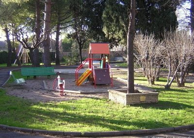 JeuxdenfantsaupetitjardinThézan lès Béziers